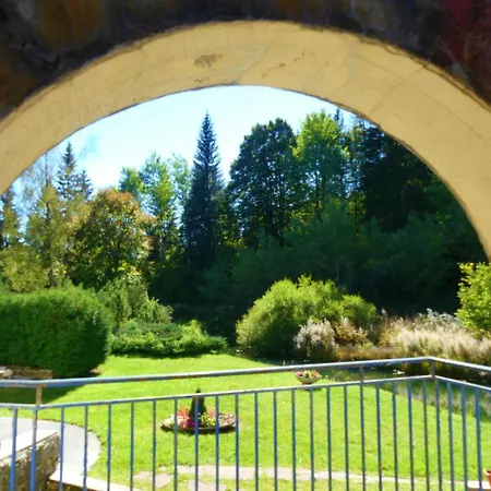 Hotel Aux Truites Bleues 3*